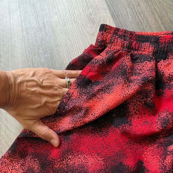 Under Armour Printed Shorts Red Black Neon Orange Youth Medium - Picture 3 of 8